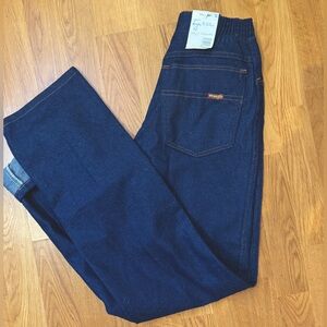 NWT Vintage Wrangler Misses jeans high waisted with wide leg, 32in length, sz2